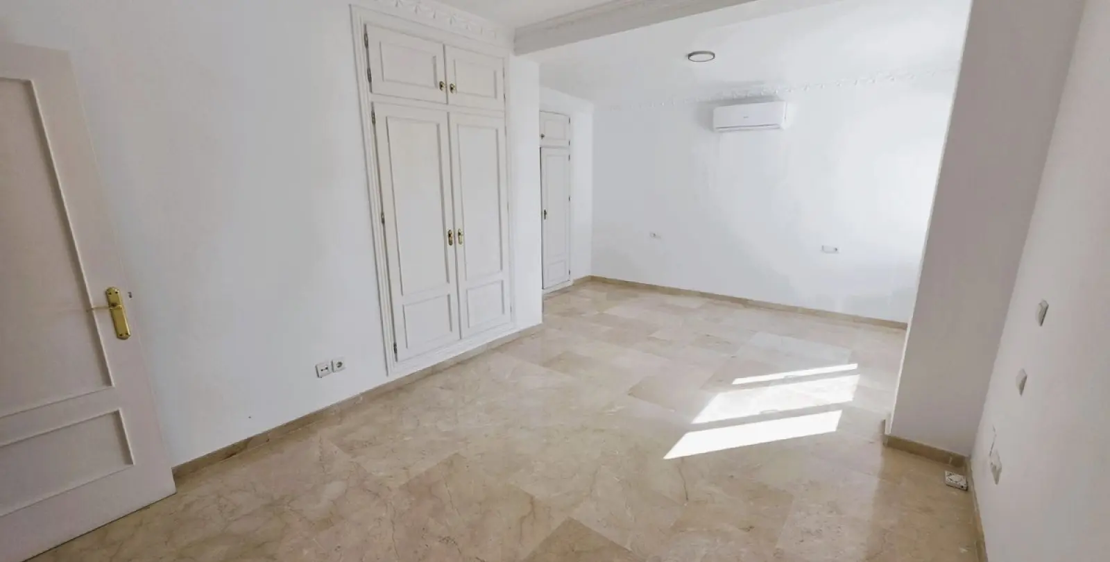 Long-term rent of detached villa in Nueva Andalucía 96