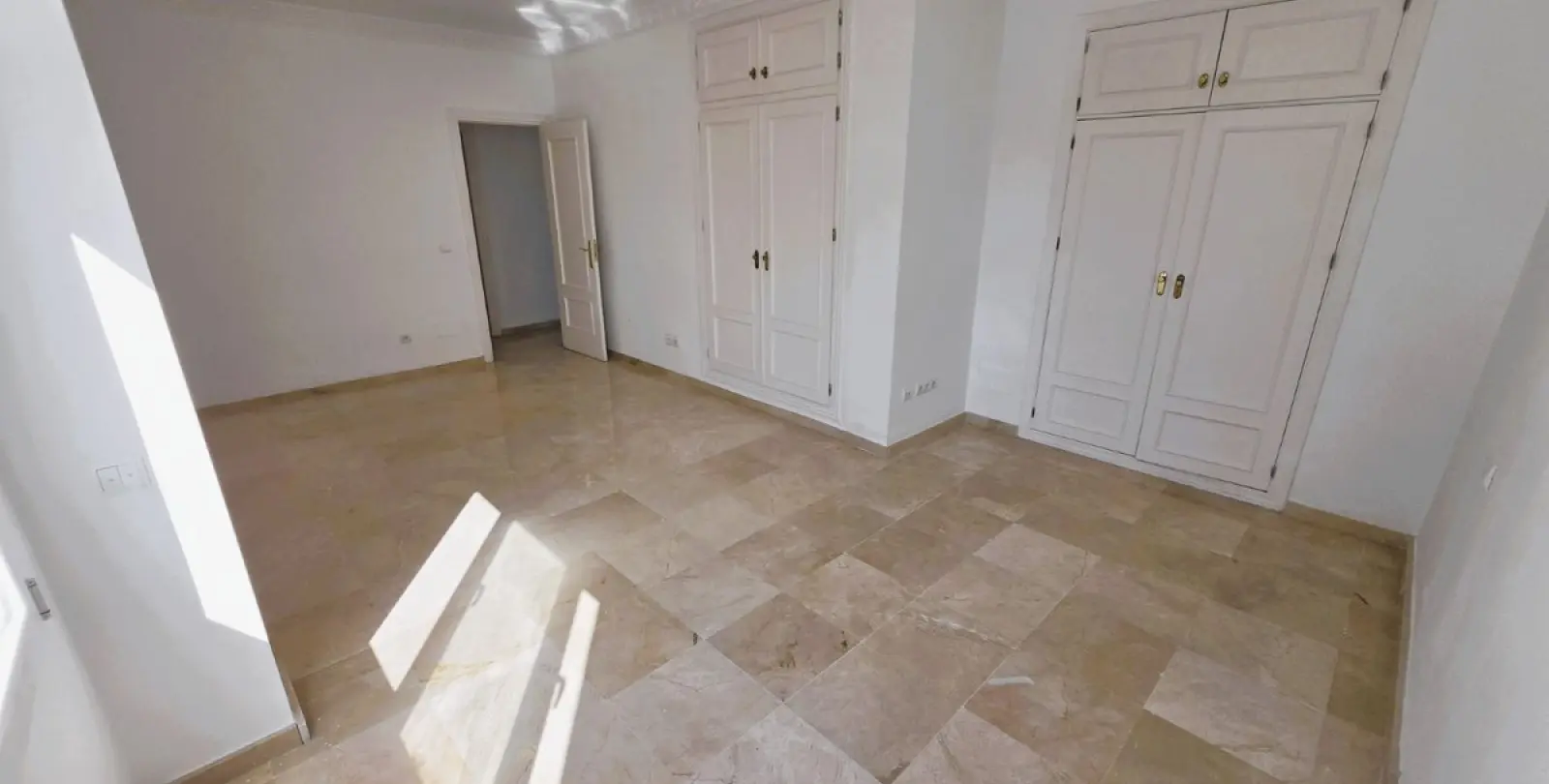 Long-term rent of detached villa in Nueva Andalucía 99
