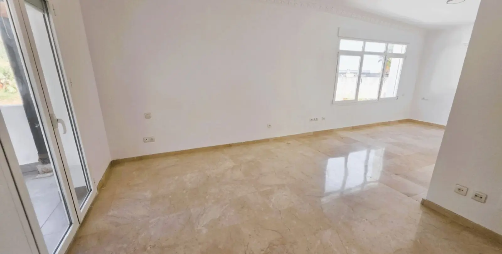 Long-term rent of detached villa in Nueva Andalucía 102