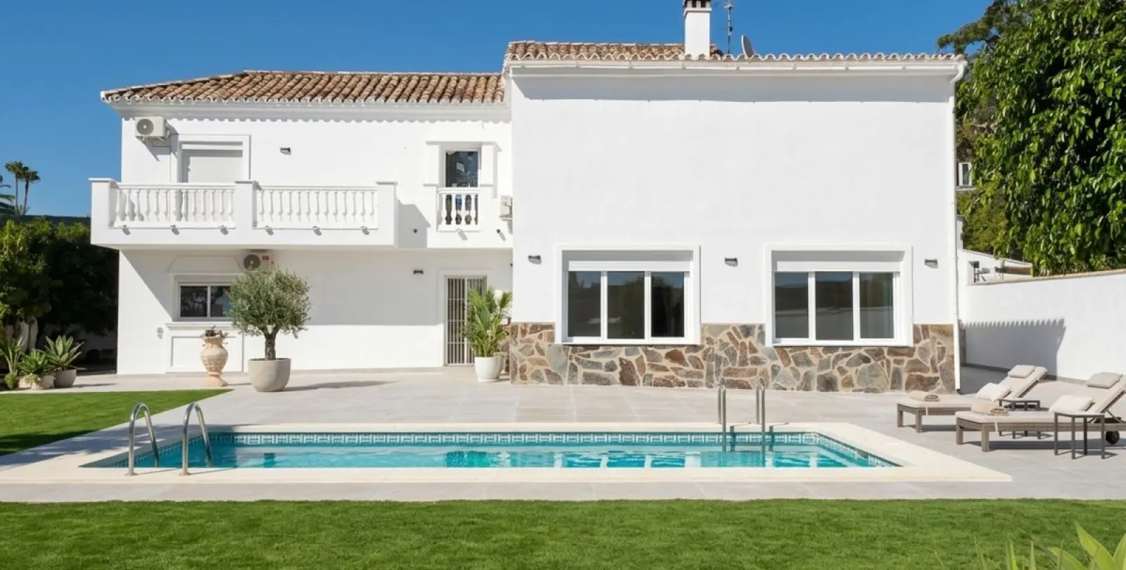 Long-term rent of detached villa in Nueva Andalucía 122