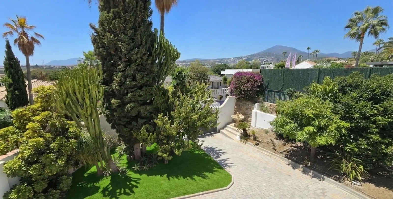 Long-term rent of detached villa in Nueva Andalucía 129