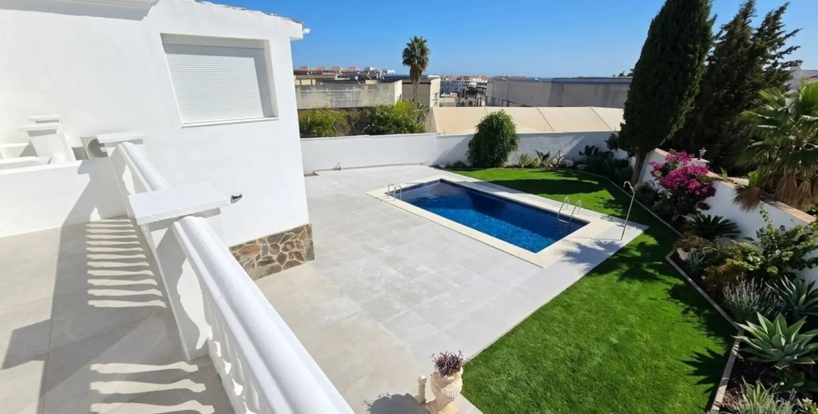 Long-term rent of detached villa in Nueva Andalucía 136
