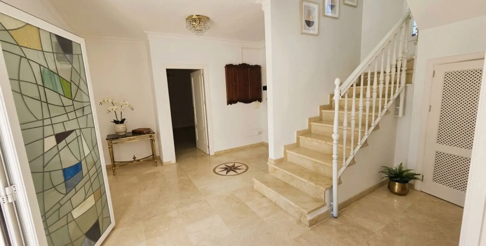 Long-term rent of detached villa in Nueva Andalucía 143