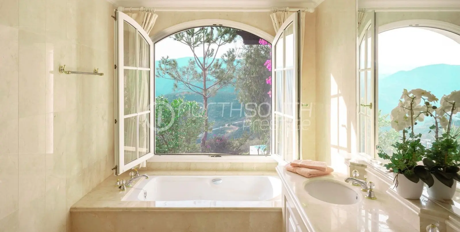 Sale of detached villa in Benahavís 35