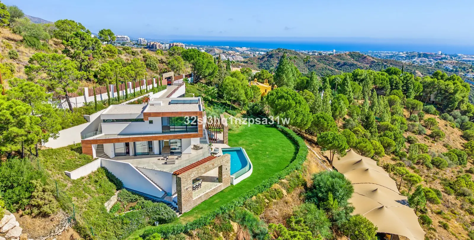 Sale of detached villa in Benahavís 1