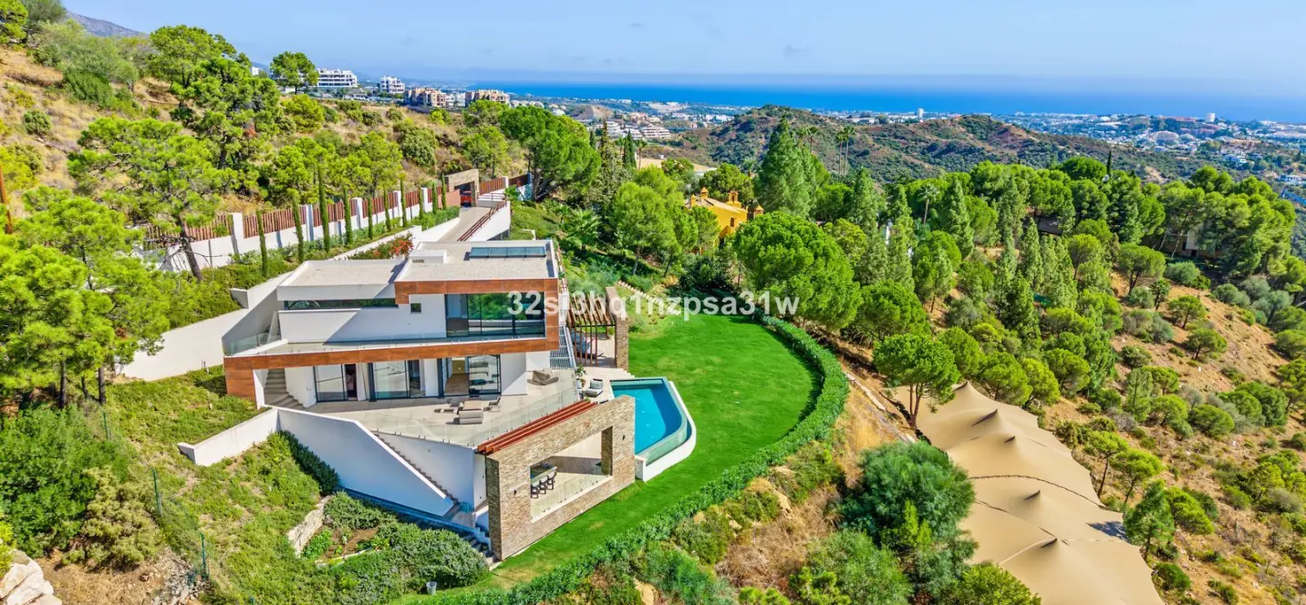 Sale of detached villa in Benahavís 0