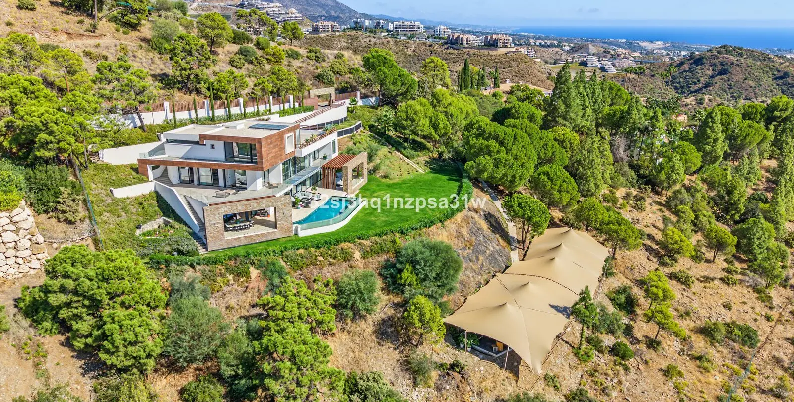 Sale of detached villa in Benahavís 2
