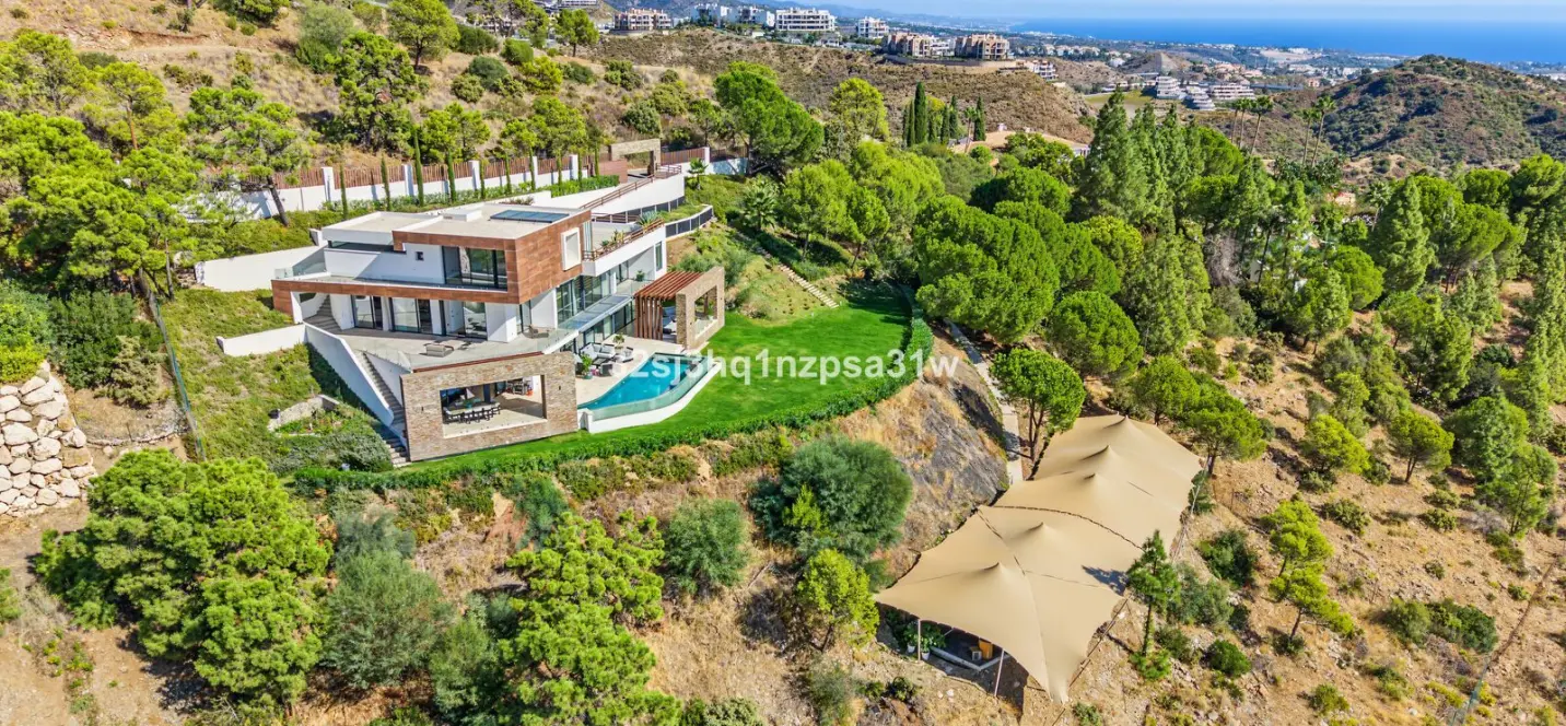 Sale of detached villa in Benahavís 1