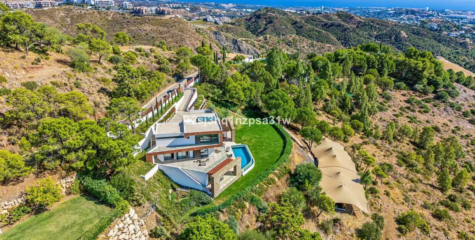Sale of detached villa in Benahavís 3