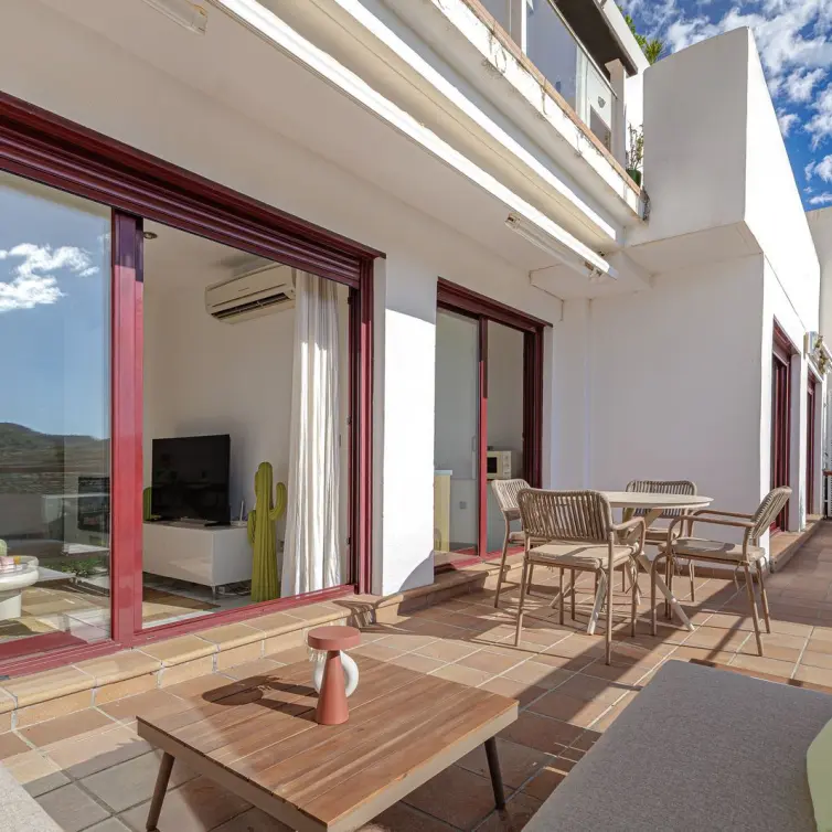 Venta de apartamento en planta media en Benahavís