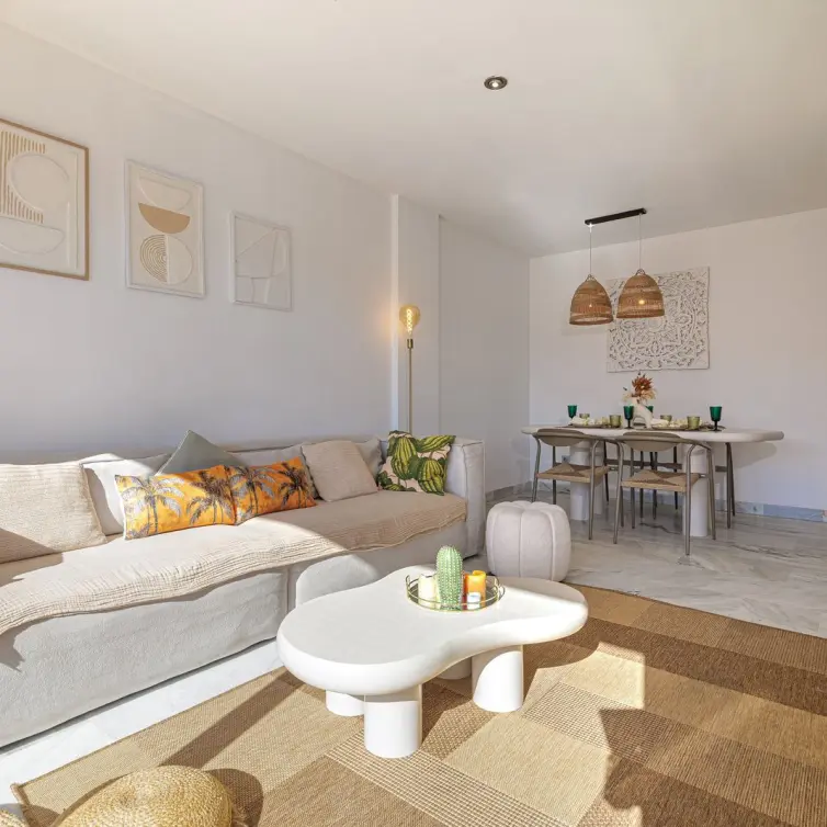 Venta de apartamento en planta media en Benahavís