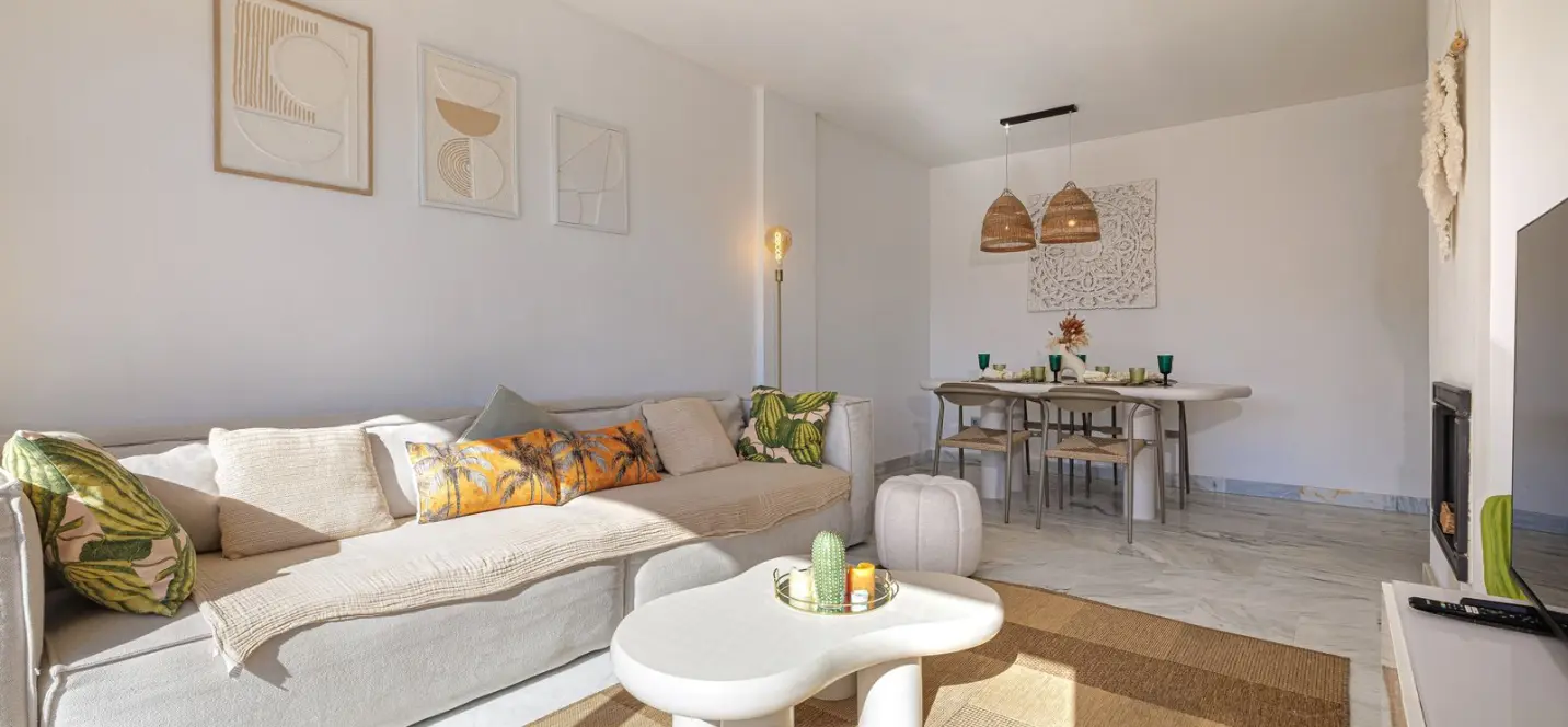 Venta de apartamento en planta media en Benahavís 2