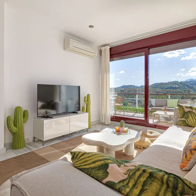 Venta de apartamento en planta media en Benahavís
