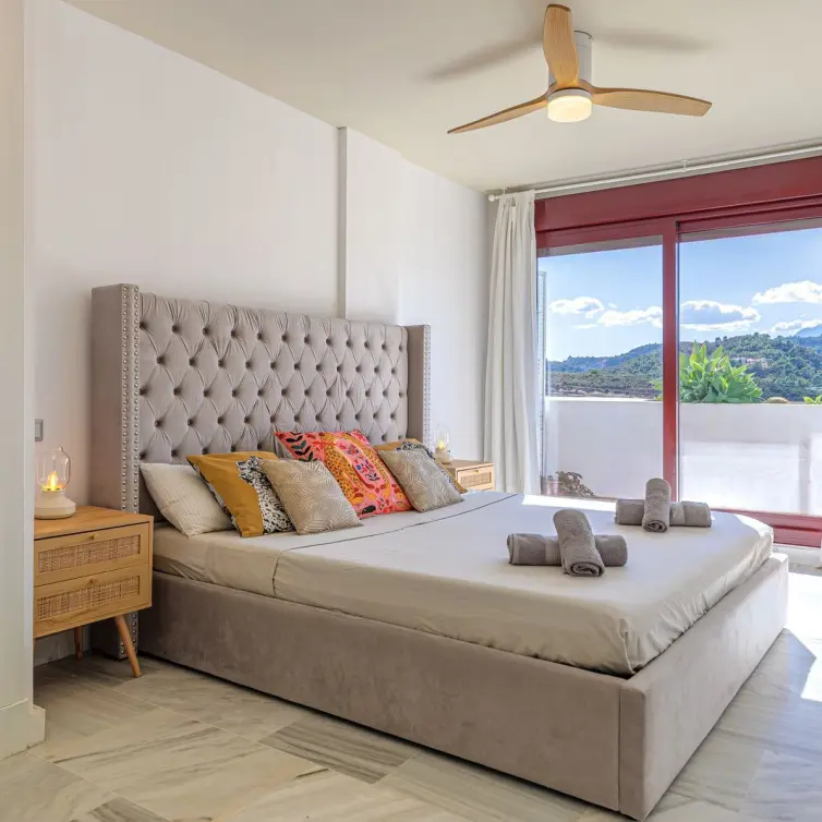 Venta de apartamento en planta media en Benahavís