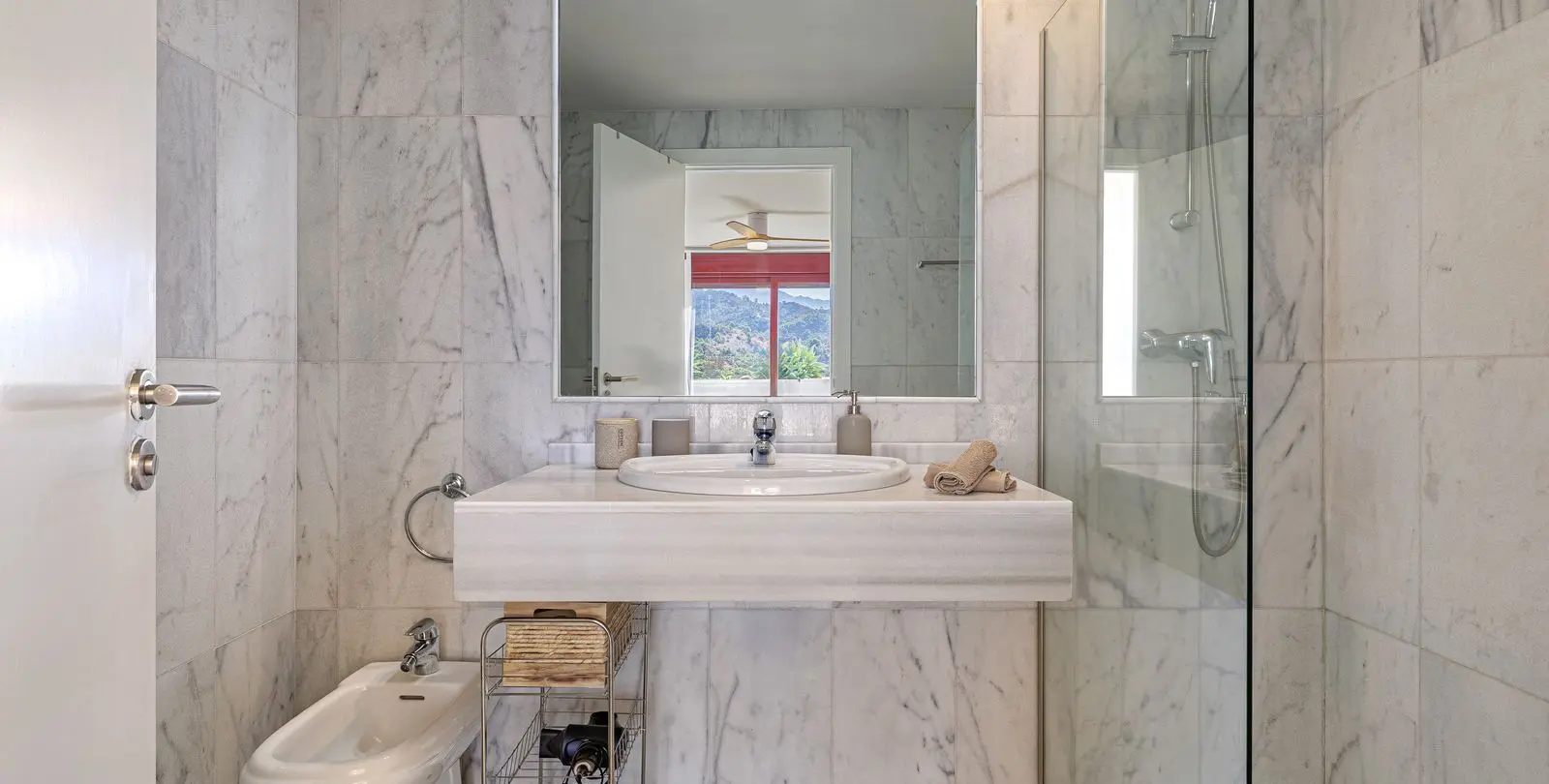 Venta de apartamento en planta media en Benahavís 8