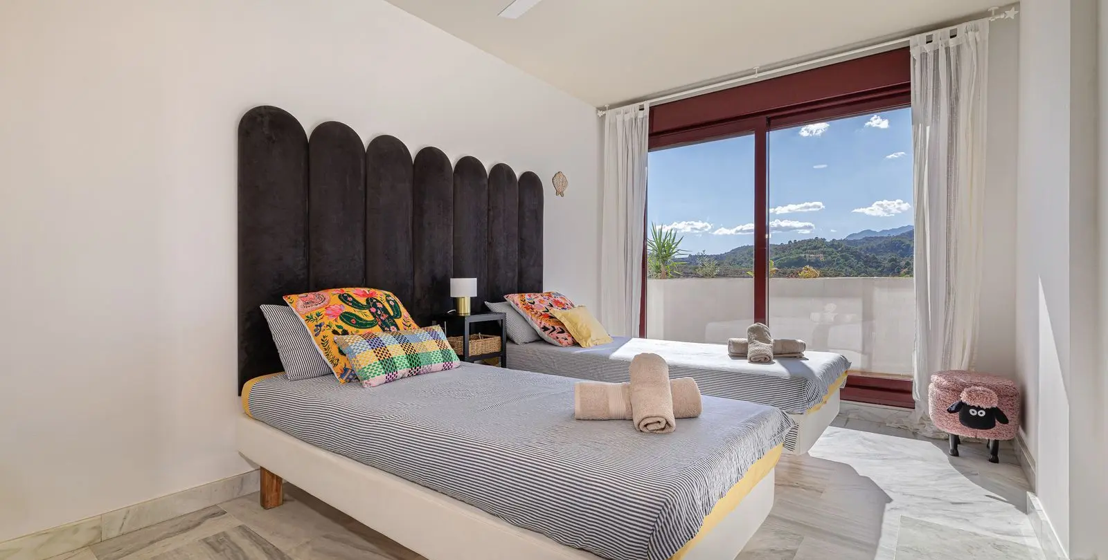 Venta de apartamento en planta media en Benahavís 9