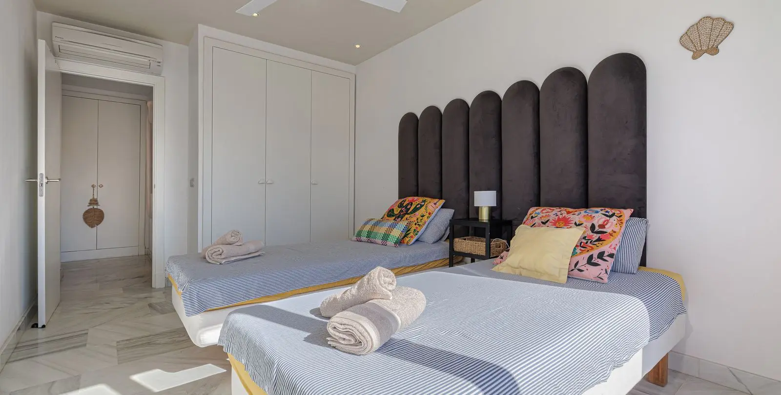 Venta de apartamento en planta media en Benahavís 10