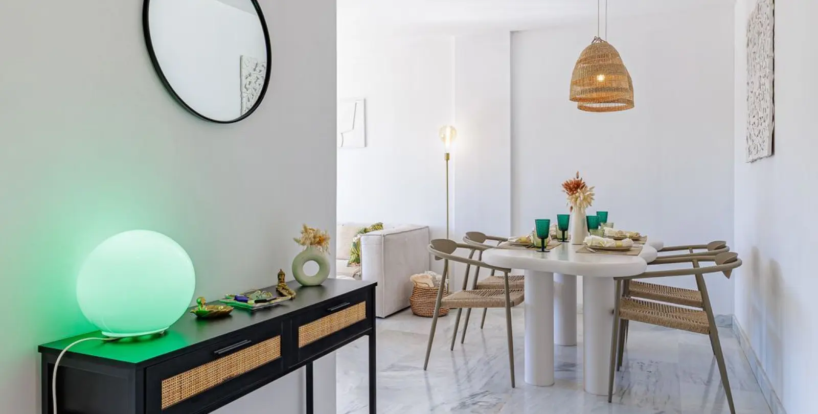 Venta de apartamento en planta media en Benahavís 15