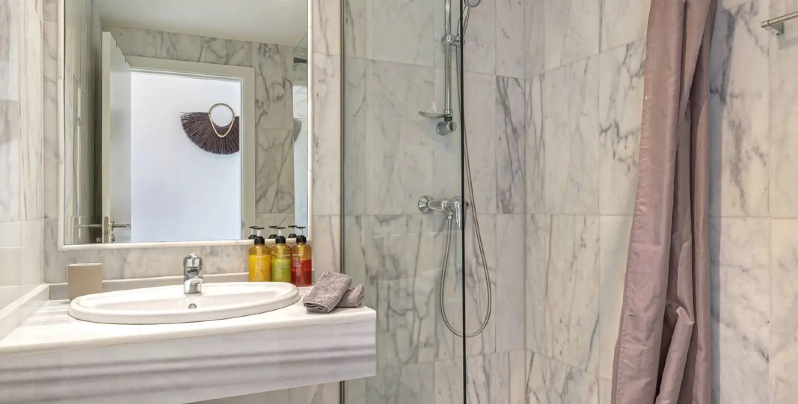 Venta de apartamento en planta media en Benahavís 16