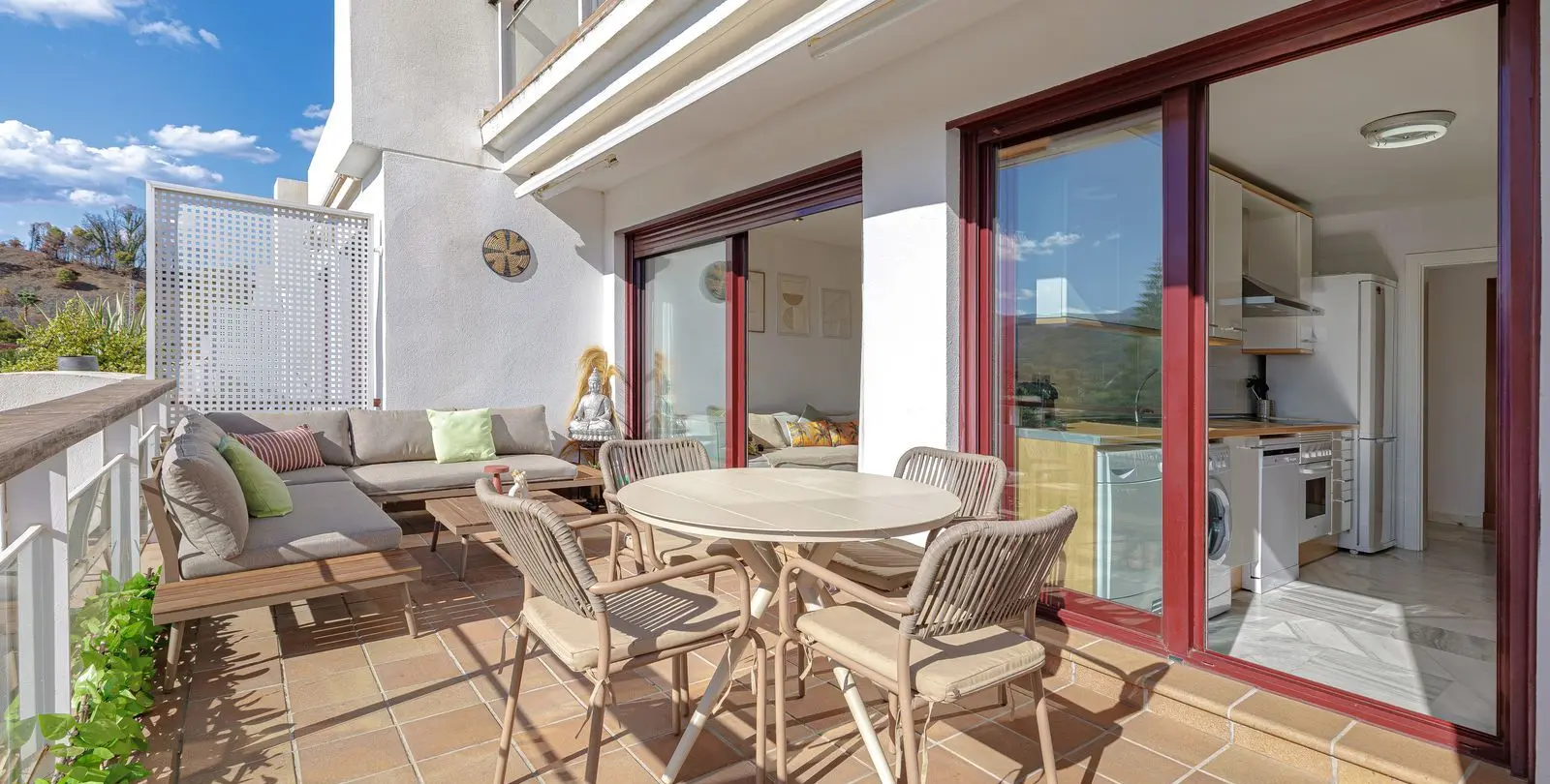 Venta de apartamento en planta media en Benahavís 17