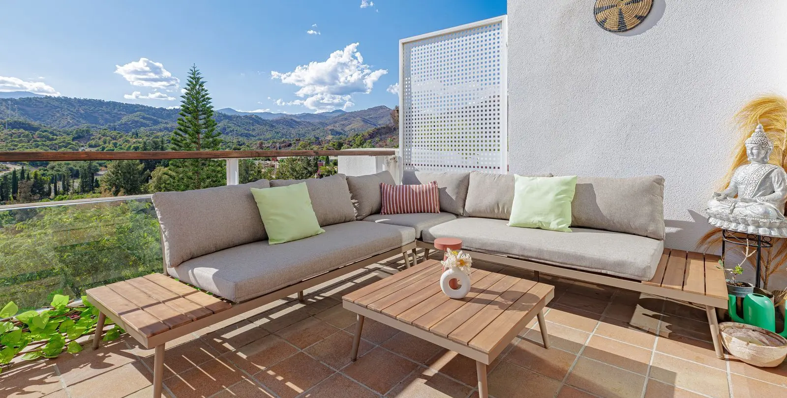 Venta de apartamento en planta media en Benahavís 20