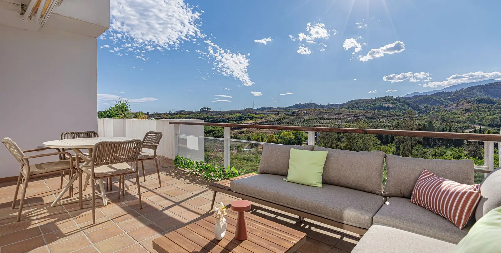 Venta de apartamento en planta media en Benahavís 21