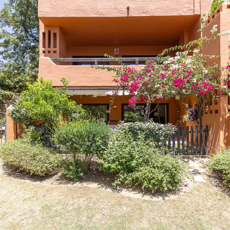 Venta de apartamento en planta baja en Estepona