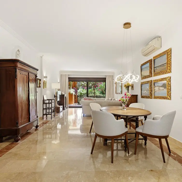 Venta de apartamento en planta baja en Estepona