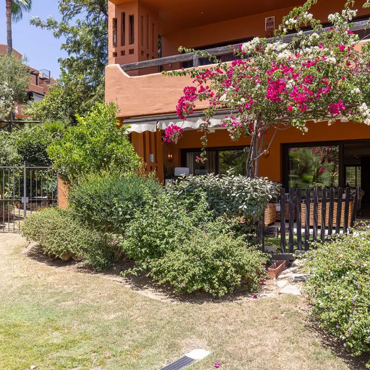 Venta de apartamento en planta baja en Estepona