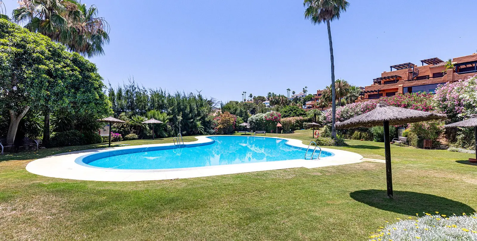 Venta de apartamento en planta baja en Estepona 8