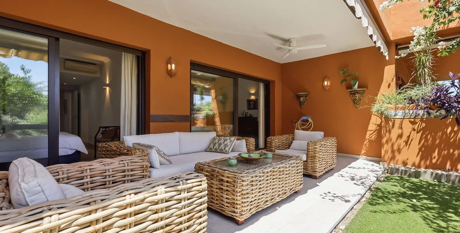 Venta de apartamento en planta baja en Estepona 35