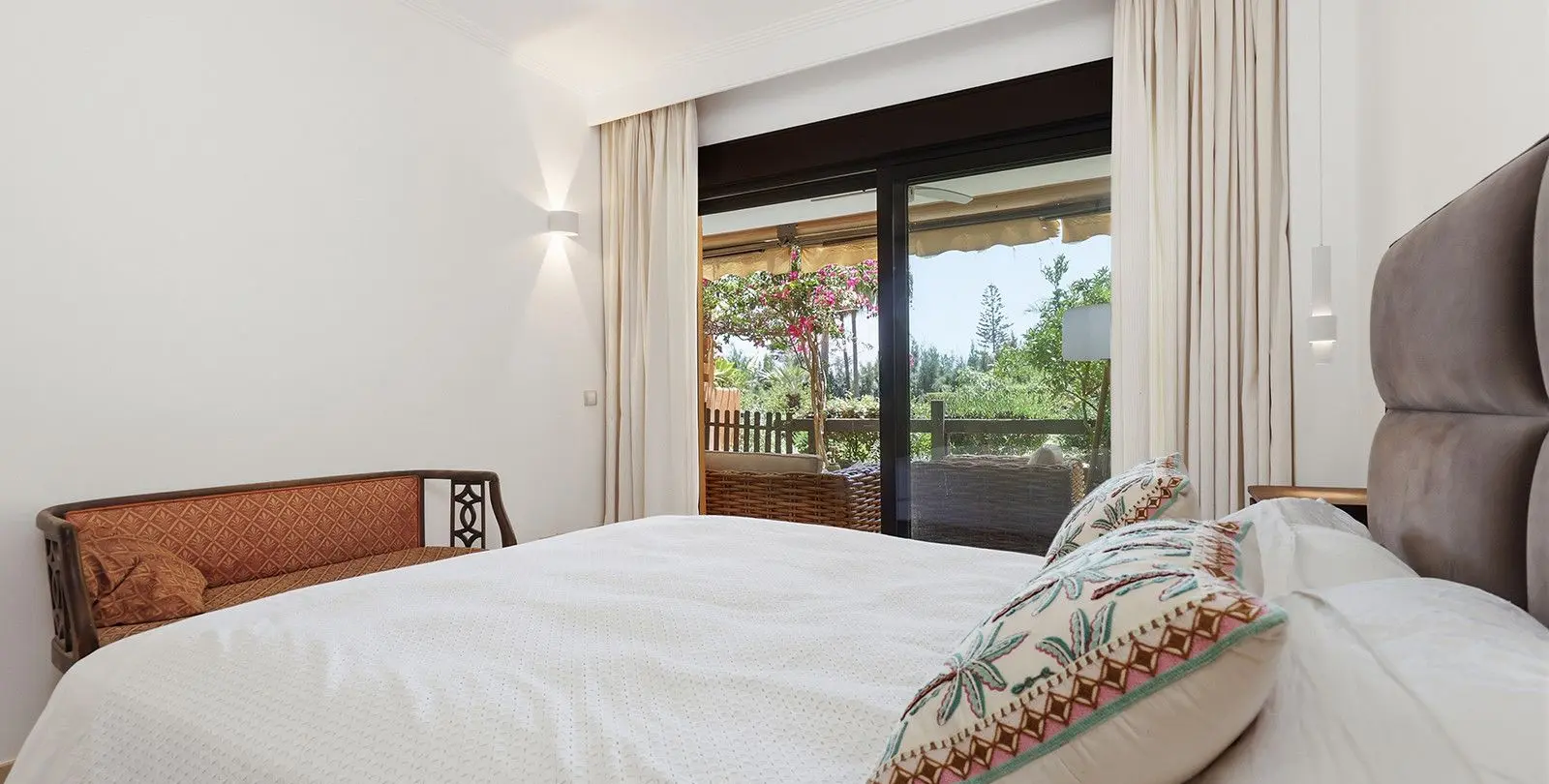 Venta de apartamento en planta baja en Estepona 38