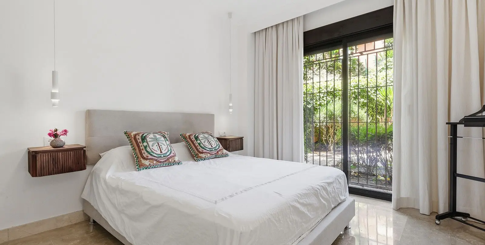Venta de apartamento en planta baja en Estepona 39