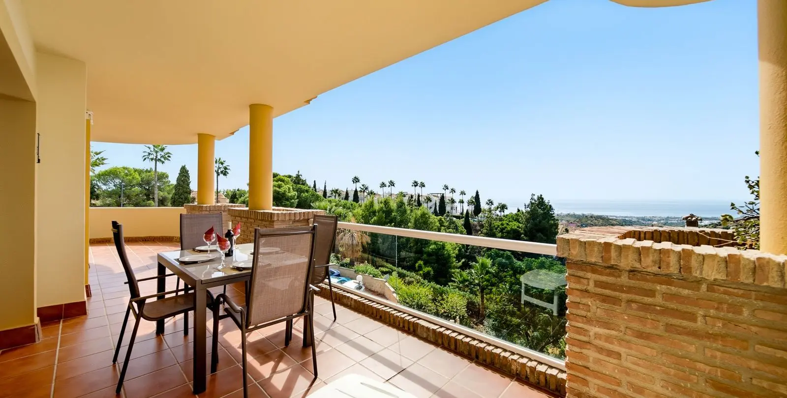 Venta de apartamento en planta baja en Calahonda 2