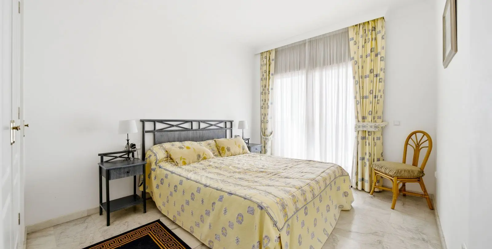 Venta de apartamento en planta baja en Calahonda 16