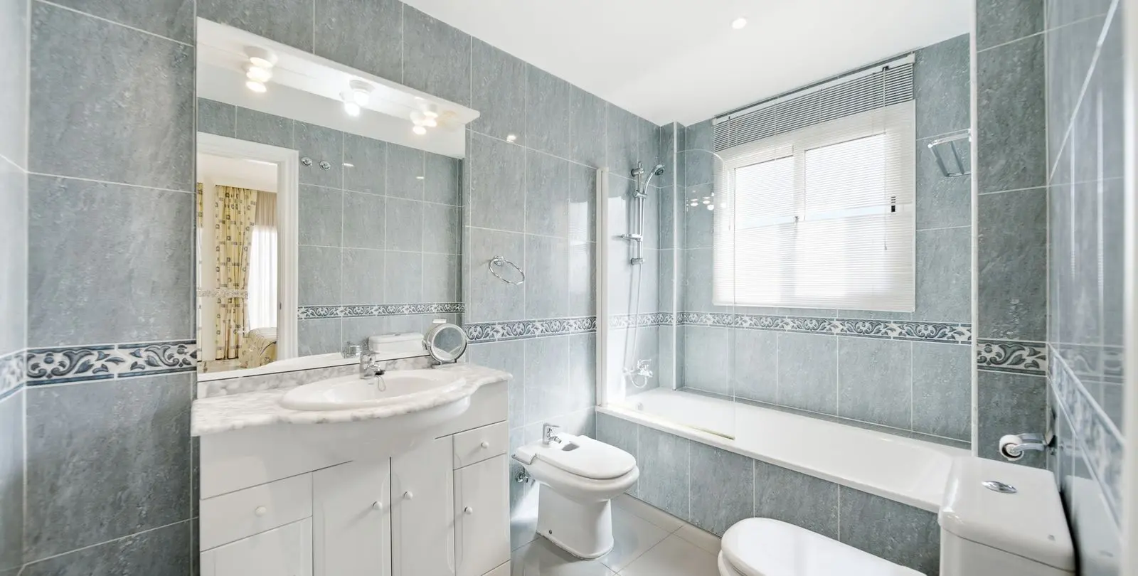 Venta de apartamento en planta baja en Calahonda 18