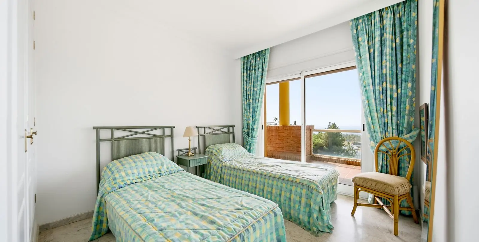 Venta de apartamento en planta baja en Calahonda 19