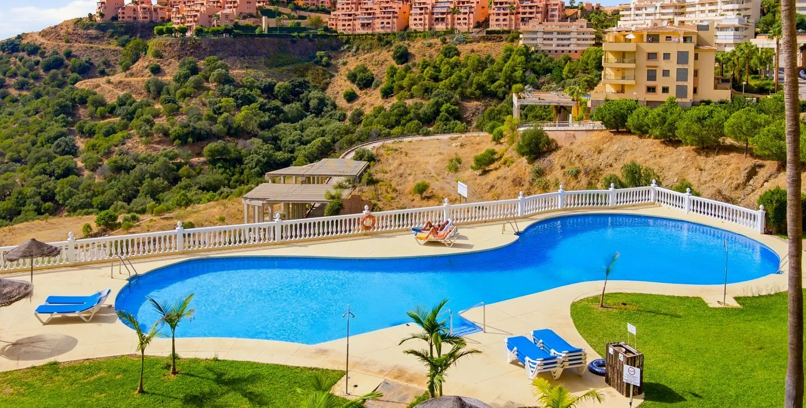 Venta de apartamento en planta baja en Calahonda 28