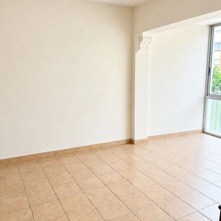 Venta de apartamento en planta media en Marbella