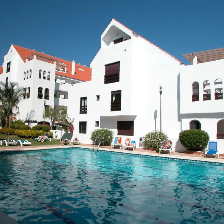 Venta de apartamento en planta media en Nueva Andalucía