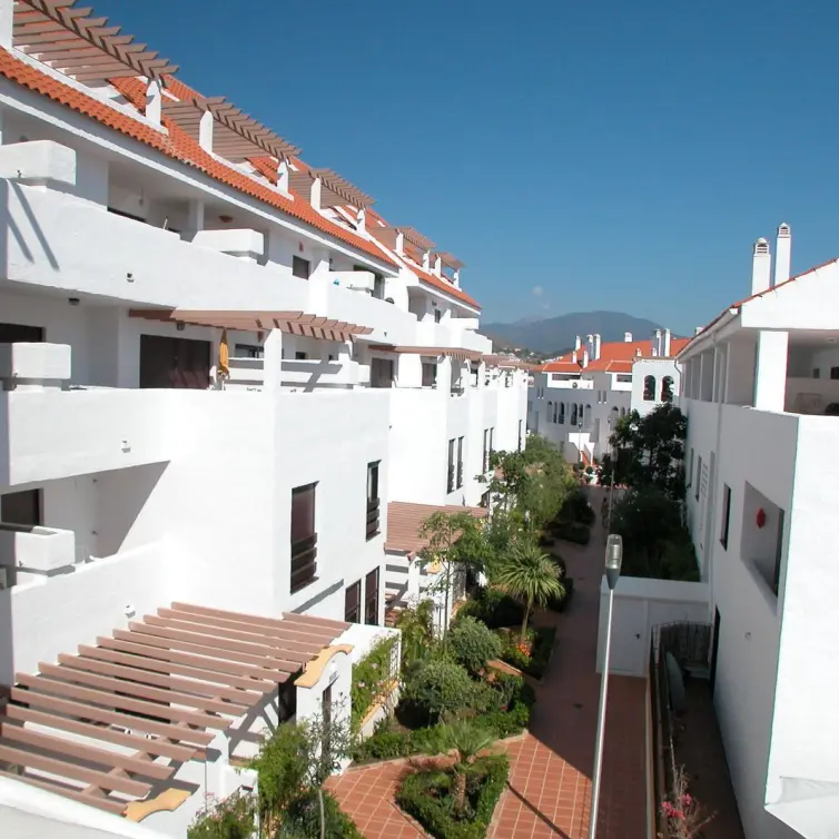 Venta de apartamento en planta media en Nueva Andalucía