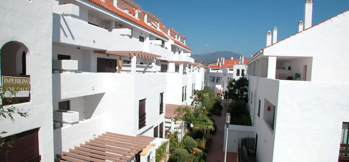 Venta de apartamento en planta media en Nueva Andalucía 1