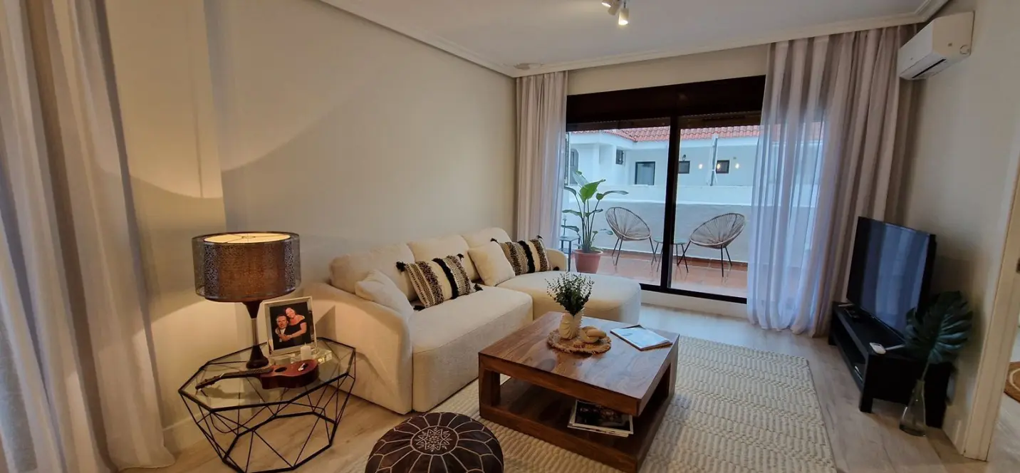Venta de apartamento en planta media en Nueva Andalucía 2