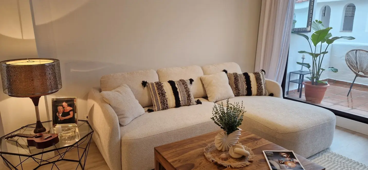 Venta de apartamento en planta media en Nueva Andalucía 3