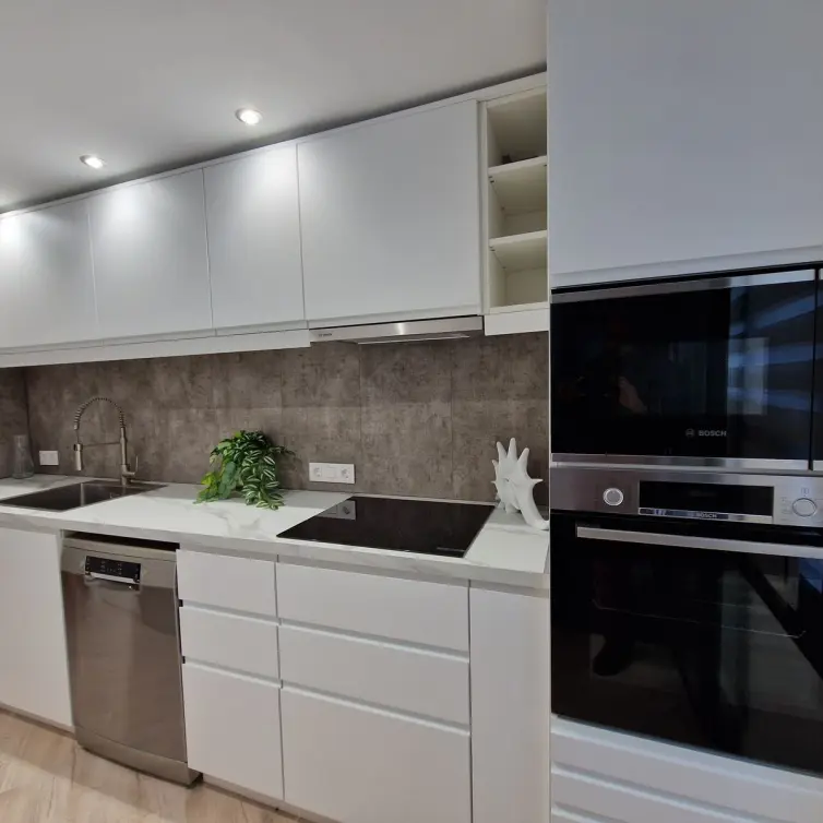 Venta de apartamento en planta media en Nueva Andalucía