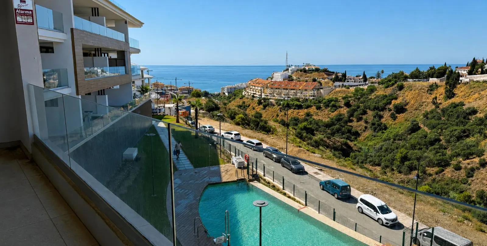 Sale of middle floor apartment in Fuengirola 2