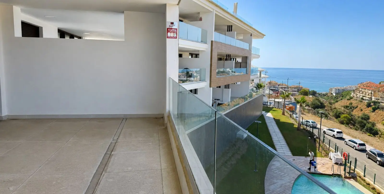 Sale of middle floor apartment in Fuengirola 9