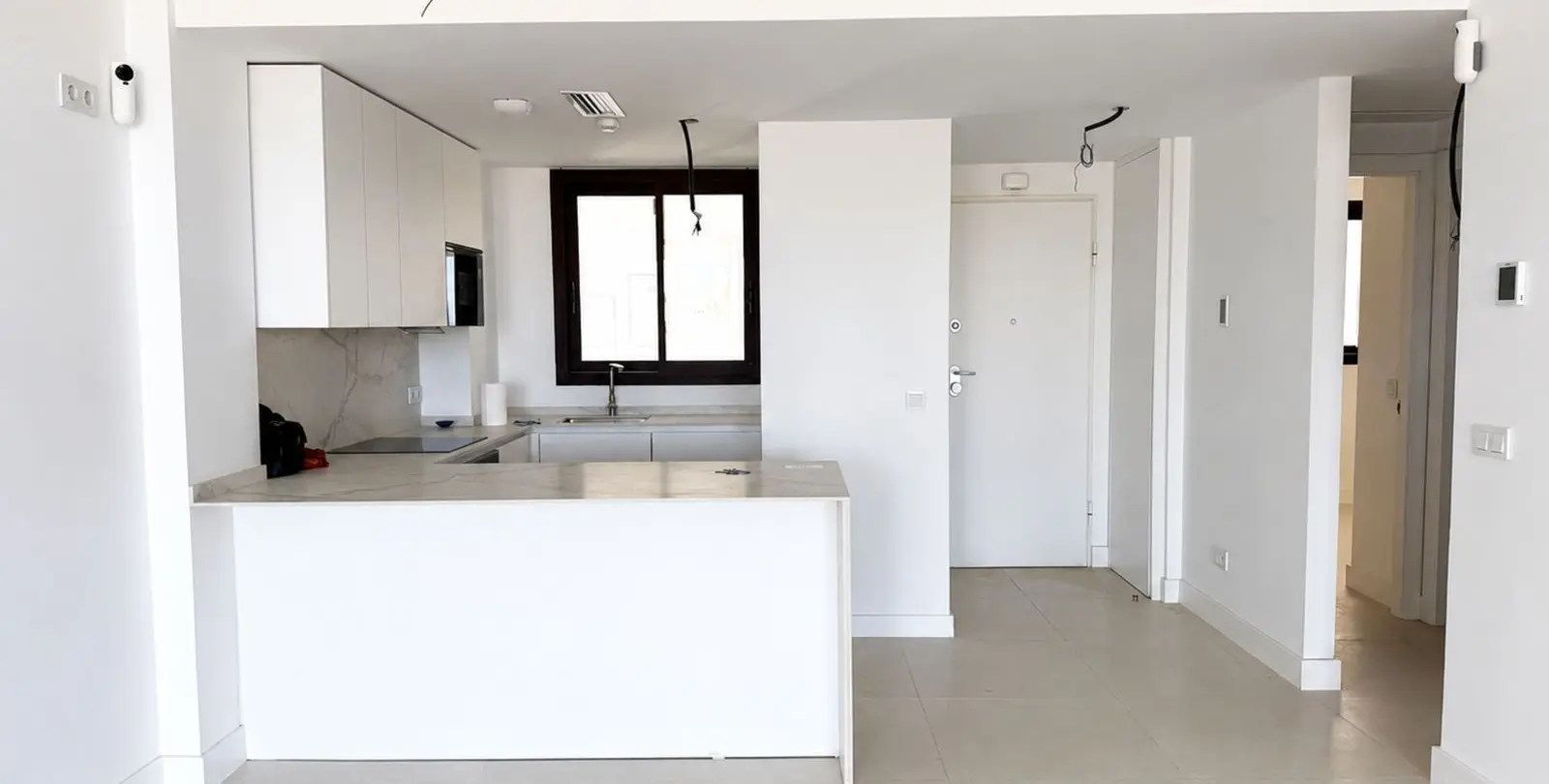 Sale of middle floor apartment in Fuengirola 12