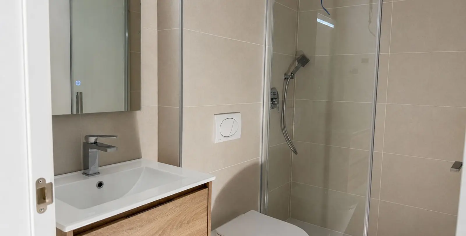 Sale of middle floor apartment in Fuengirola 15