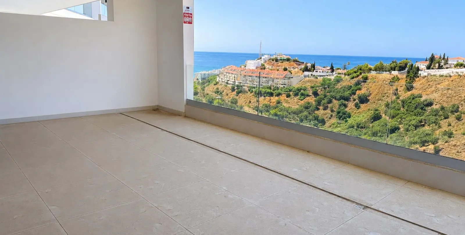 Sale of middle floor apartment in Fuengirola 24